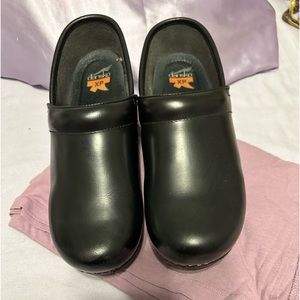 like new dansko clog